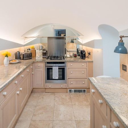Cozy Flat With Patio In The Heart Of Pimlico Apartman London Kültér fotó