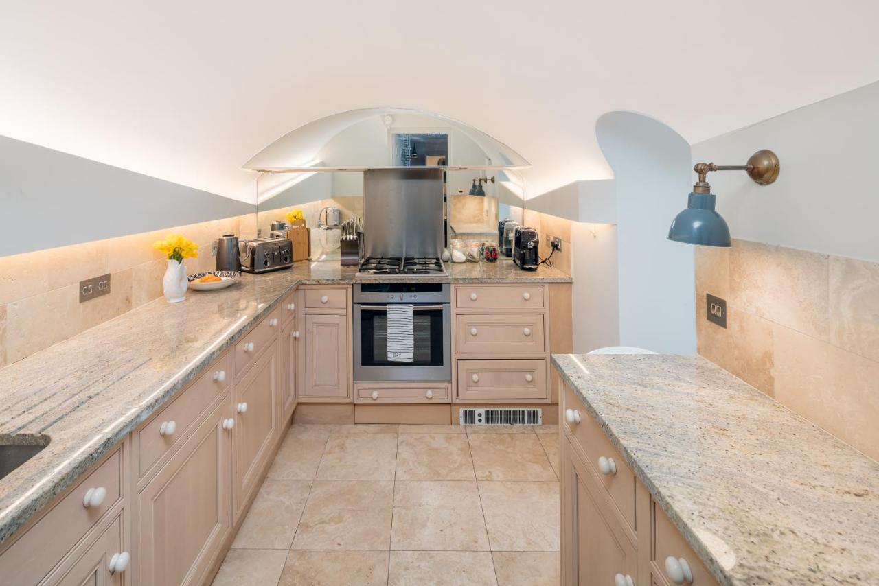 Cozy Flat With Patio In The Heart Of Pimlico Apartman London Kültér fotó